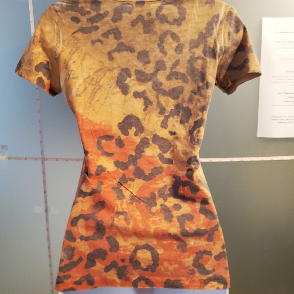 Like NEW! Small, Cute & Colorful Camouflage V-Neck Top, Light Stretch - Picture 6 of 8